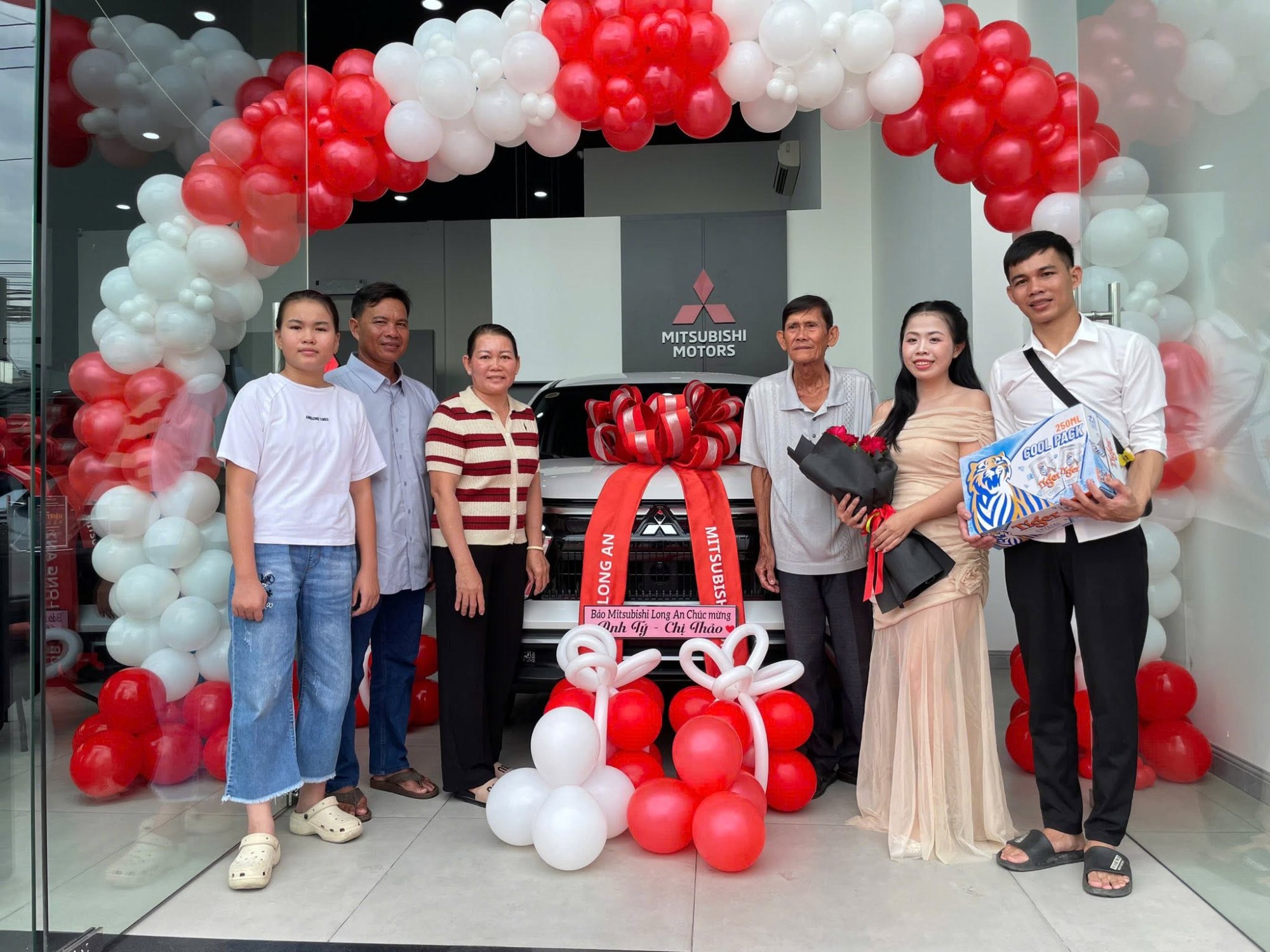 Bàn giao xe Mitsubishi mới tại Mitsubishi Đức Hòa - Long An